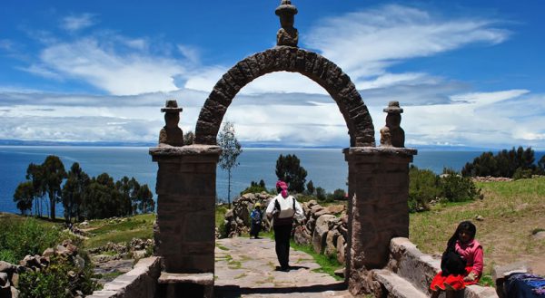 Puno – Chullpas of Sillustani – Uros – Amantani – Taquile – Chucuito – Aramumuro – Tiahuanaco (Bolivia) – Puno – Cusco (5d/4n) / Private and shared service
